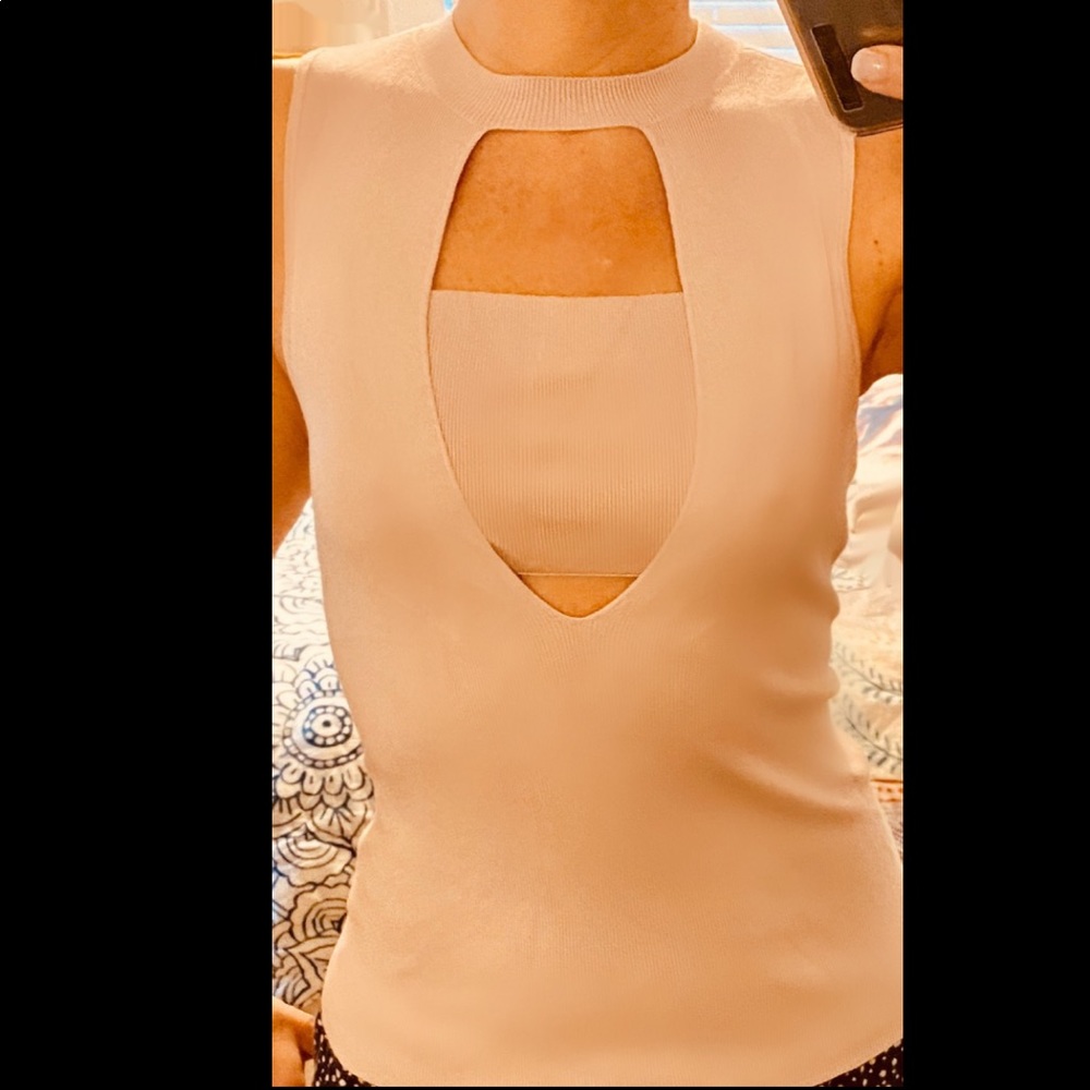 💜💗 NWT EXPRESS CUTOUT LIGHT KNIT SLEEVELESS TOP